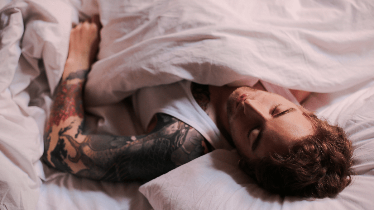 Miks mees peale orgasmi “paugu pealt” magama jääb?