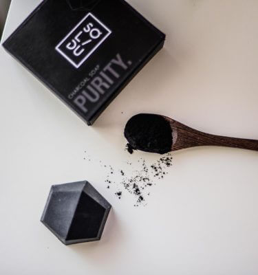Solidu tahke dušigeel Purity kehale ja näole