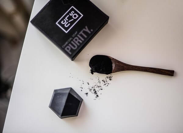 Solidu tahke dušigeel Purity kehale ja näole